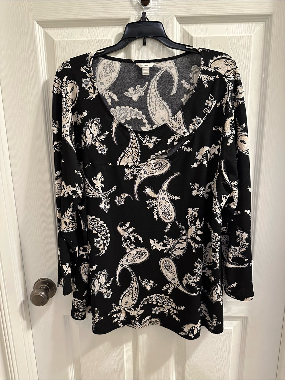Cato Black and Cream Paisley Long Sleeve V-Neck Top VGC